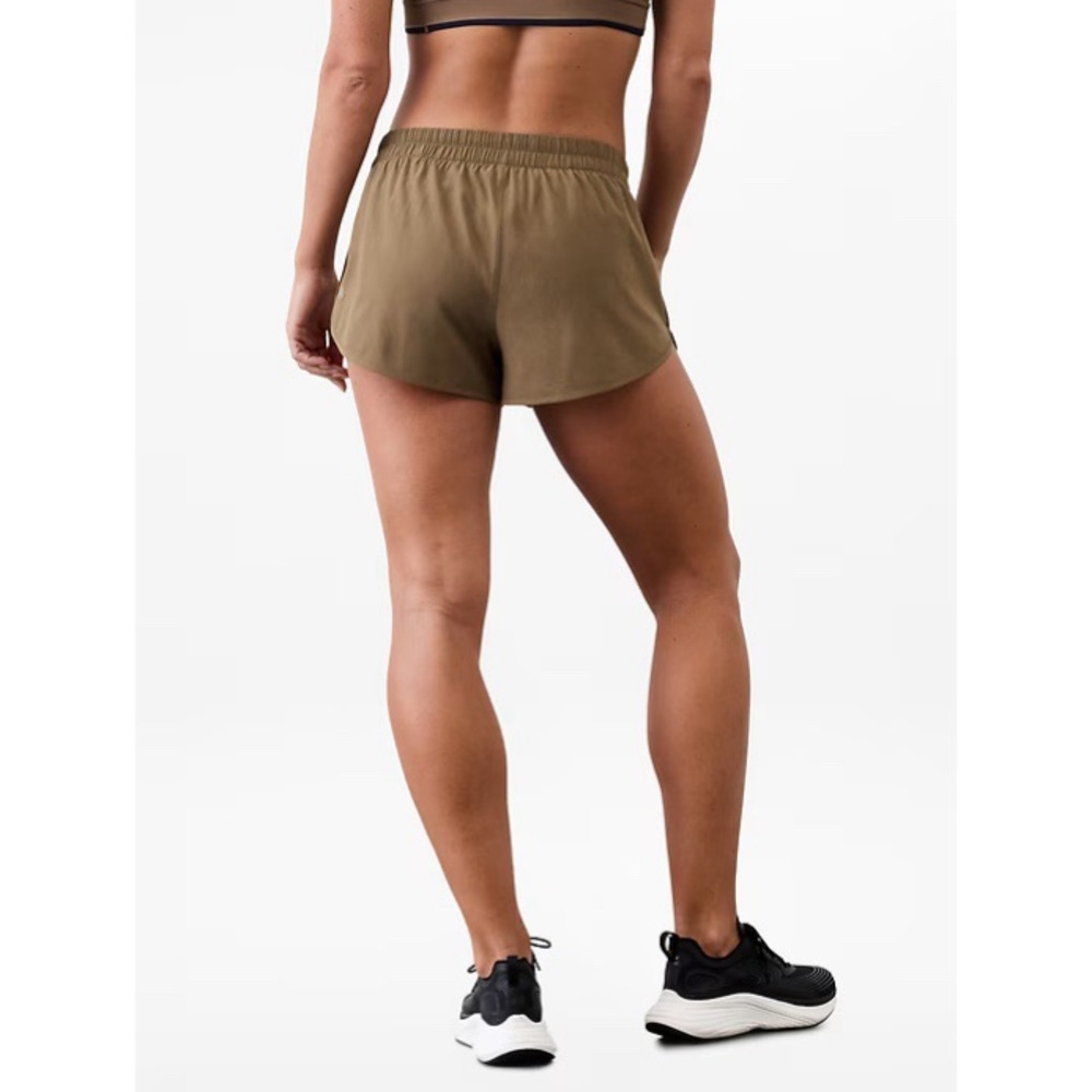 NWT! Athleta - Speedwork Mid Rise 2 1/2" Run Short - Clay - Size Large